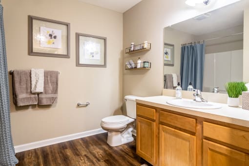 Oregon OH Apartment Rentals Redwood Oregon Bethroom