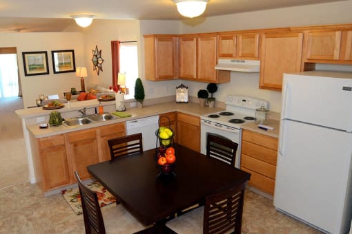 Maumee OH apartment rentals Redwood Maumee Kitchen