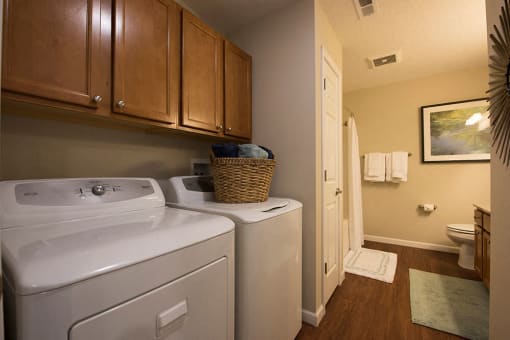 Maumee OH apartment rentals Redwood Maumee Laundry