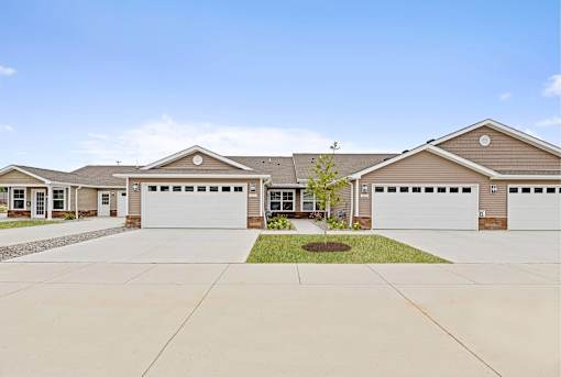 Batavia Township Ohio Apartment Rentals Redwood Living Redwood Batavia Township Exterior