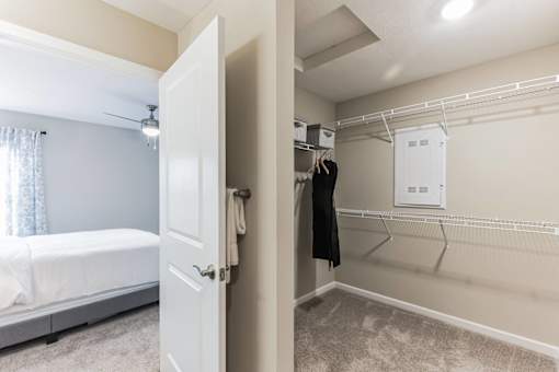 Miami Township Ohio Apartment Rentals Redwood Living Redwood Miami Township SR 28 Walk In Closet