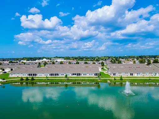 A large body of water with a fountain in the middle of it.