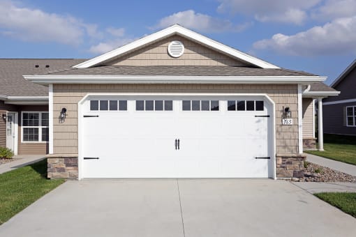 Waukee IA Apartment Rentals Redwood Waukee Douglas Parkway Two Car Garage