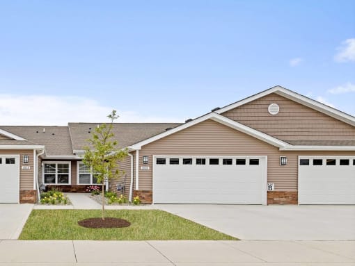 Waukee Iowa Apartment Rentals Redwood Living Redwood Waukee Hickman Road Exterior