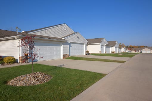 Wooster OH Apartment Rentals RedwoodWooster Melrose Drive Two Car Garage