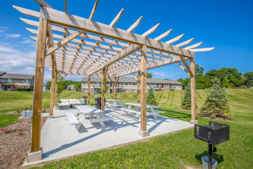 Garden Courtyard With Grills And Fireplace at Glen Hills Apartments, Glendale
