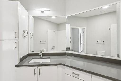 A bathroom with a sink and mirror.