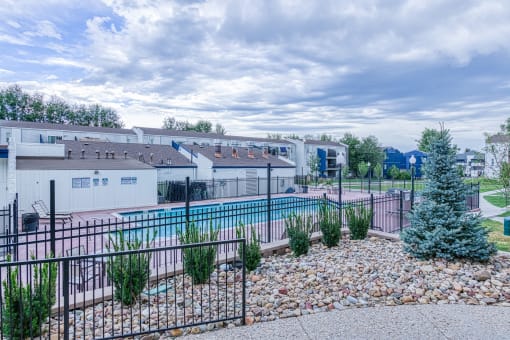 the preserve at ballantyne commons apartment community pool and building
