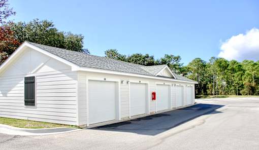 detached garages at azalea bay apartments in gulf breeze