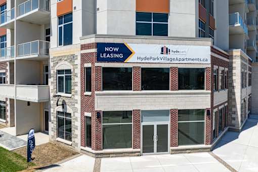 A building with a sign that says