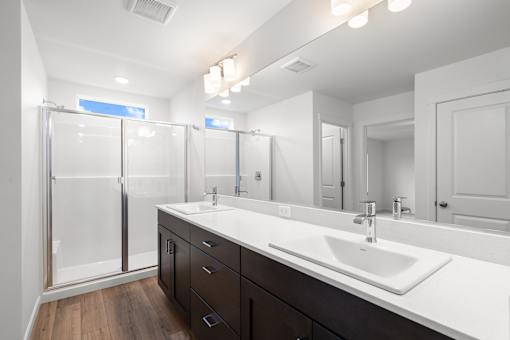 A bathroom with a white sink and a white counter top.