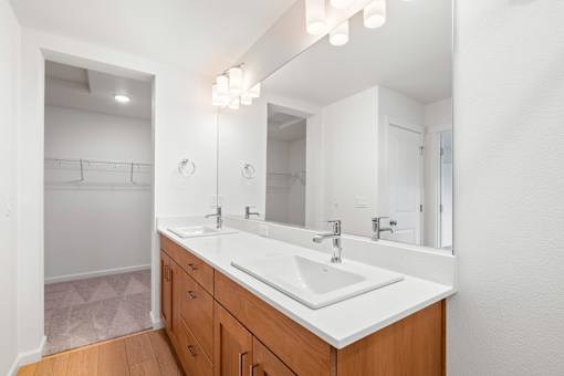A bathroom with a sink and mirror.
