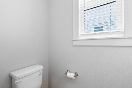 1/2 Bath Natural Lighting