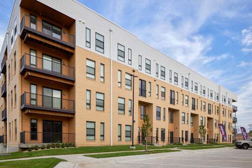 Building Exterior View at Parallel Apartments, Omaha
