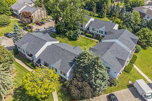Apartment building at Bainbridge Park Canton MI