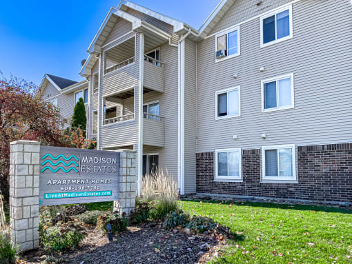 the preserve estates apartments apartment homes sign
