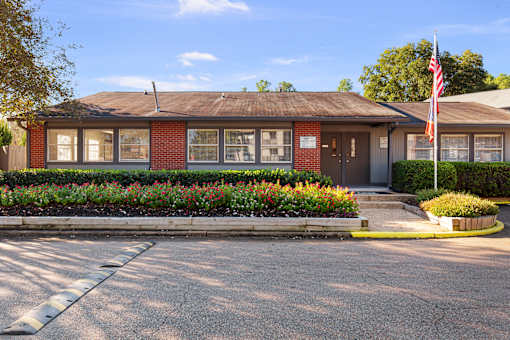 Lakeland East Apartments Community Entrance – Flowood, MS