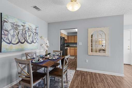 Charming Dining Area at Lakeland East Apartments – Flowood, MS