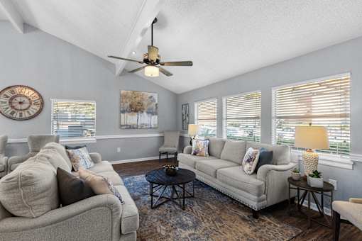Community Lounge at Lakeland East Apartments – Flowood, MS