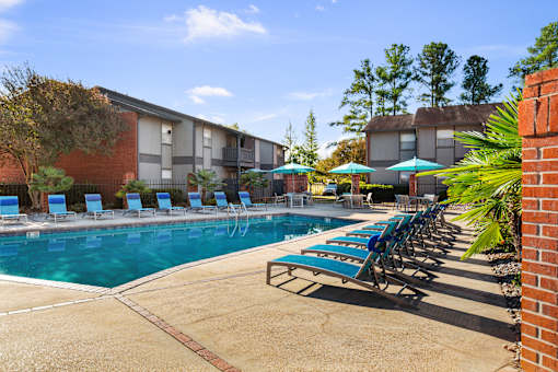 Poolside Retreat at Lakeland East Apartments – Flowood, MS