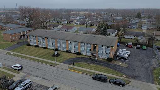 A parking lot with cars and a building in the background.