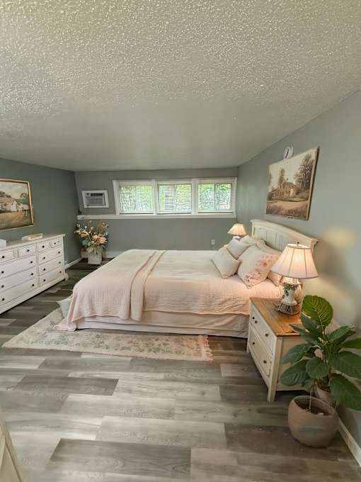 Bedroom with Bed at Lifestyle Apartments at Syracuse, New York, 13203