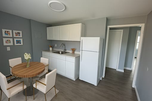 Modern Kitchen and Dining Space at The Summit, New York 