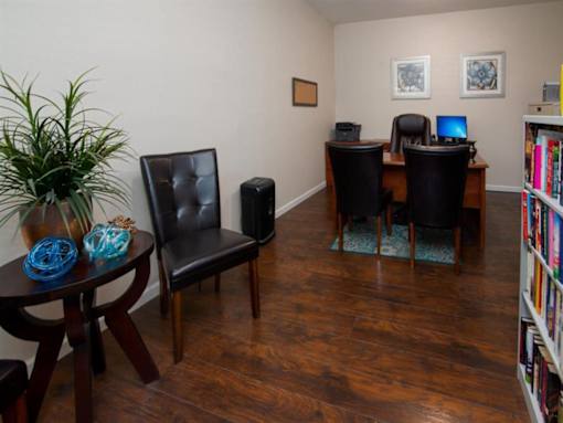 Hamilton Manor Leasing Office