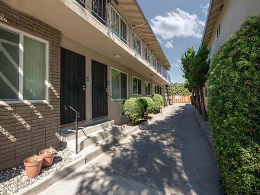 Hamilton Manor sidewalk and apartment building
