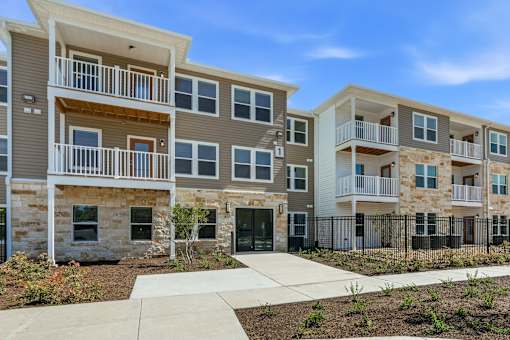 A picture of an apartment complex.