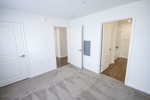 An empty bedroom with closet indmiller Pointe apartments in Columbus, Ohio
