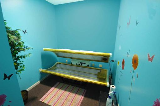 a room with a tanning bed at canterbury apartments in kalamazoo, mi