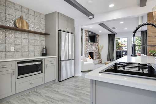Fully Equipped Kitchen With Modern Appliances at Southridge, Kansas City, KS