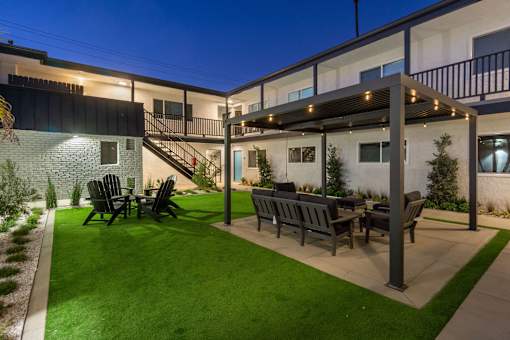 Courtyard with seating at Ocean Breeze Terrace Apartment, Huntington Beach, CA, 92648