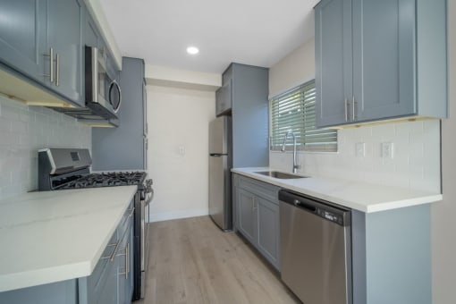Modern Kitchen at Hamilton Courtyard Apartments, Costa Mesa