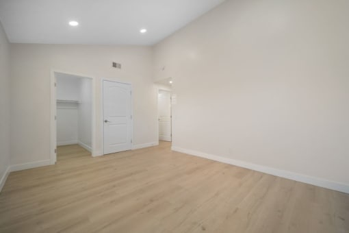 Vacant Living Area at Hamilton Courtyard Apartments, Costa Mesa