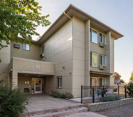 The front of apartment building number 15 is shown.