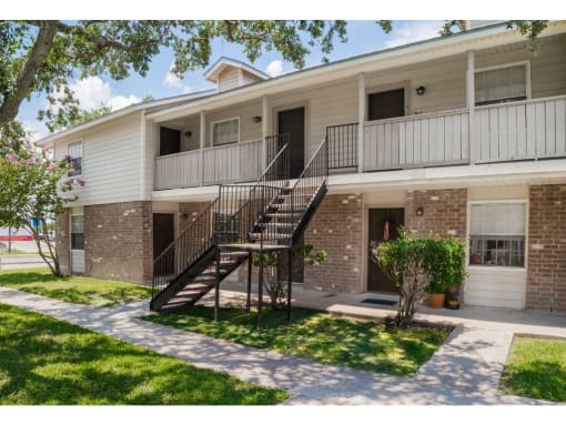 this is a photo of a building exterior at princeton court apartments in dallas, tx