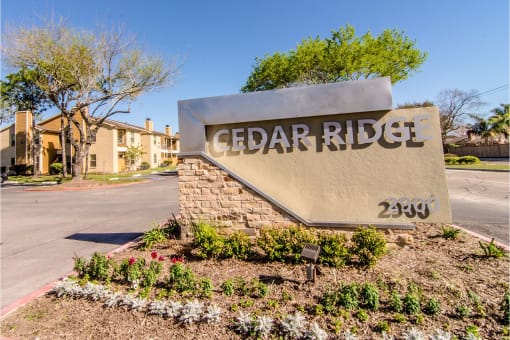 a sign that says cedar ridge