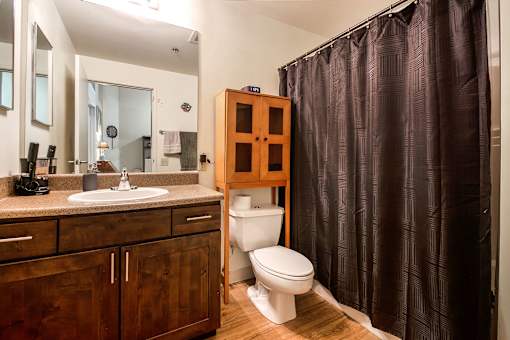 Denver Building housing Furnish Bathroom
