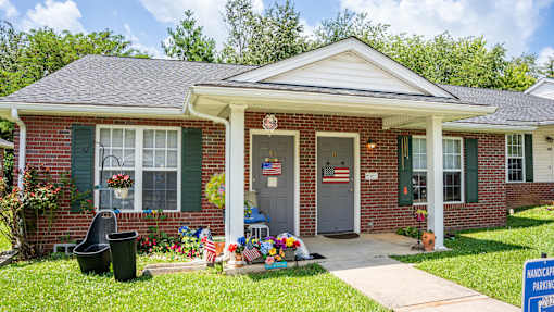 A house with a sign that says "RANDOMPARKING 2020".