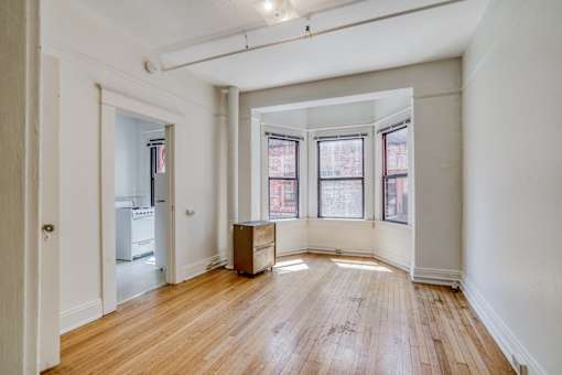 A room with wooden floors and white walls at Clay & Tiffany, Portland, 97201