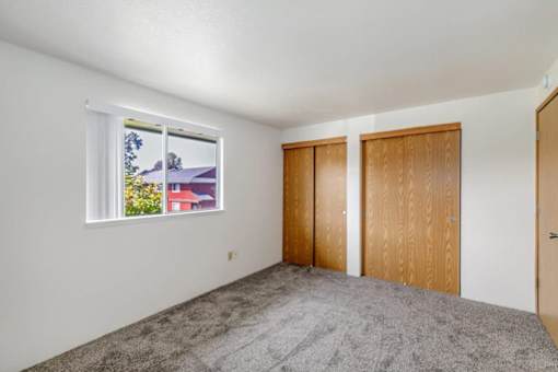 Plush Carpeting at Alder Creek Apartments, Vancouver Washington