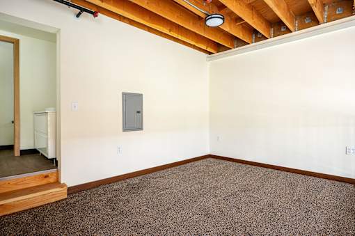 Room with a brown carpet at Atomic Orchard Experiment, Portland, Oregon
