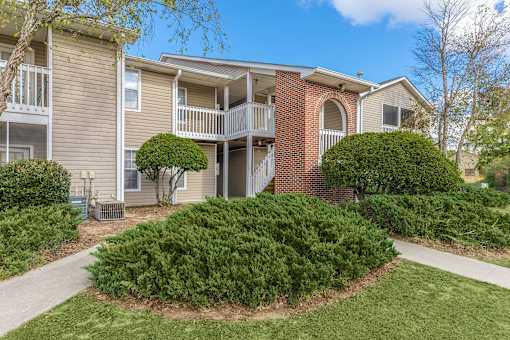 Garden Area at Arbors at Windsor Lake, South Carolina, 29223