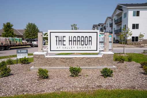 A sign that says