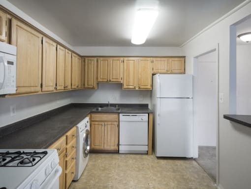 GOLD upgraded kitchen with a gas range at Trillium Apartments, Virginia