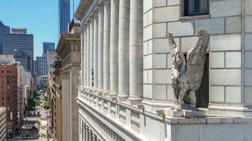 a statue of an eagle on the side of a building