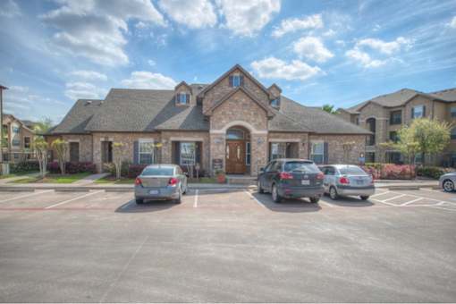 Leasing office at Stonehaven Apartments in Houston, TX