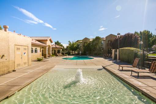 Wading pool with fountain